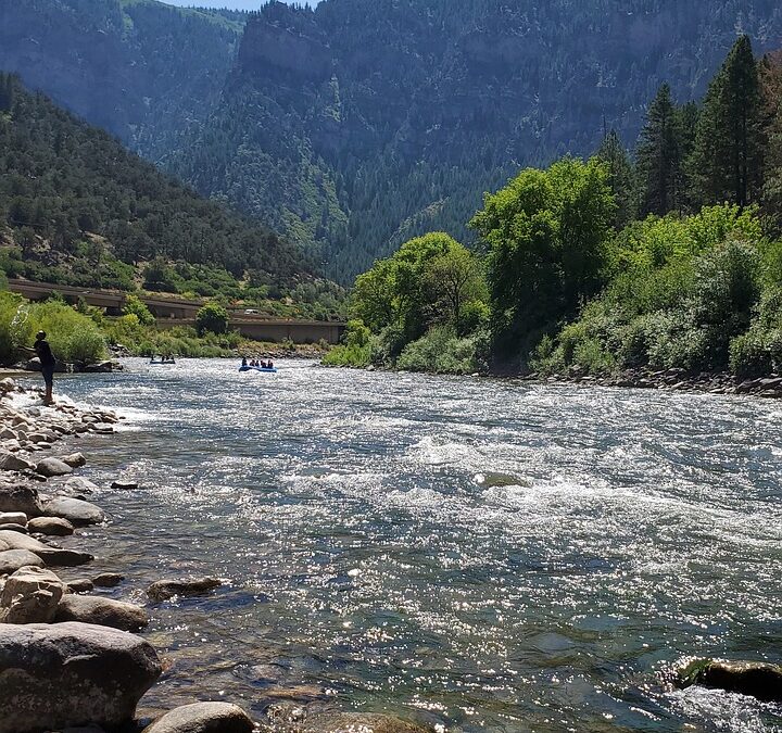 Best Rafting Tours On The Deschutes River / Unleash Your…