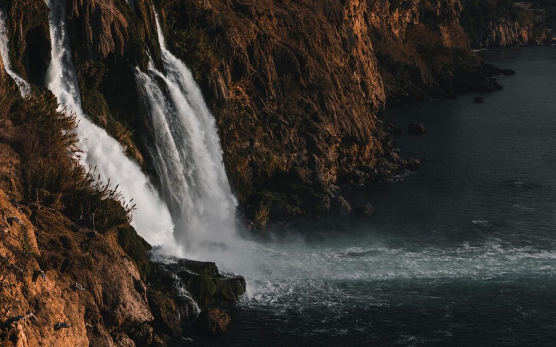 River Rafting Adventures In Southern Oregon / Your Adventure Awaits…